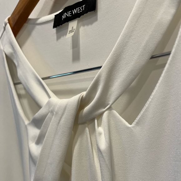 Nine West twist neckline sleeveless top - Picture 2 of 4